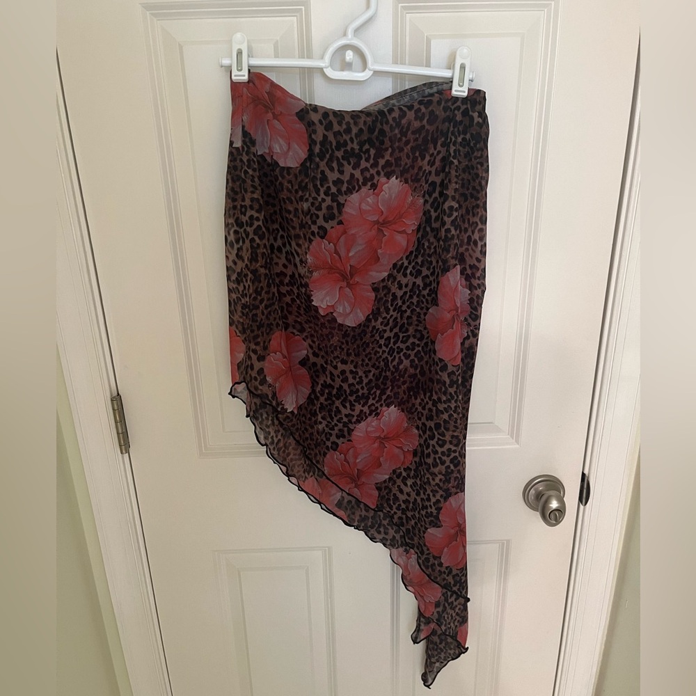 Princess polly cheetah print midi skirt with flowers size 2